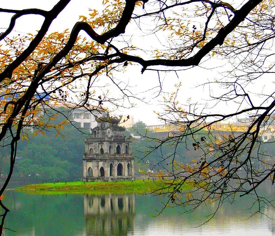 Hoan Kiem lake (Hồ Hoàn Kiếm)